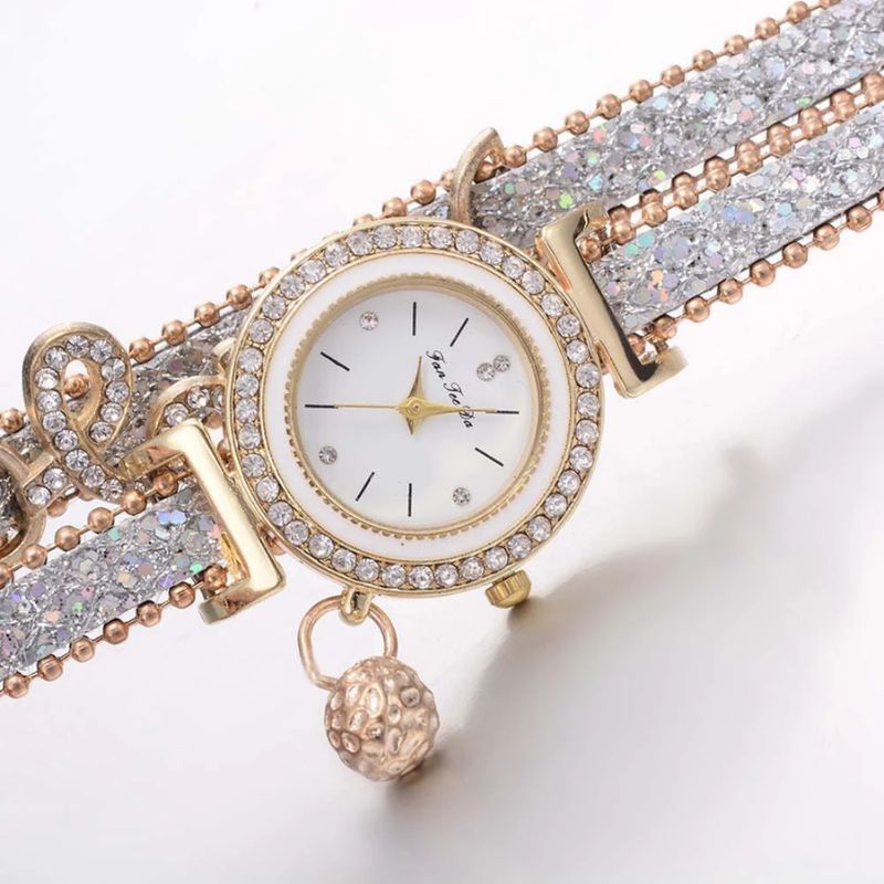 Reloj FanTeeDa con correa de cuero y remaches de diamantes de imitación para mujer