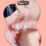 Pendiente de aro con circonita cúbica.